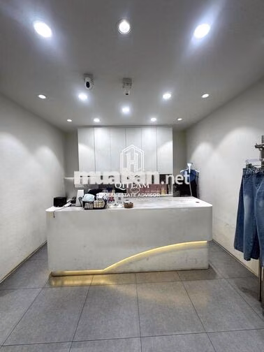 🔥 VẠN HẠNH MALL, QUẬN 10 – 7X NHÀ NGUYÊN CĂN 5 TẦNG, VỊ TRÍ ĐẸP! ✨