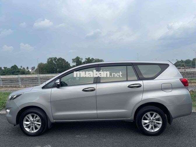 Toyota Innova Số sàn Bạc