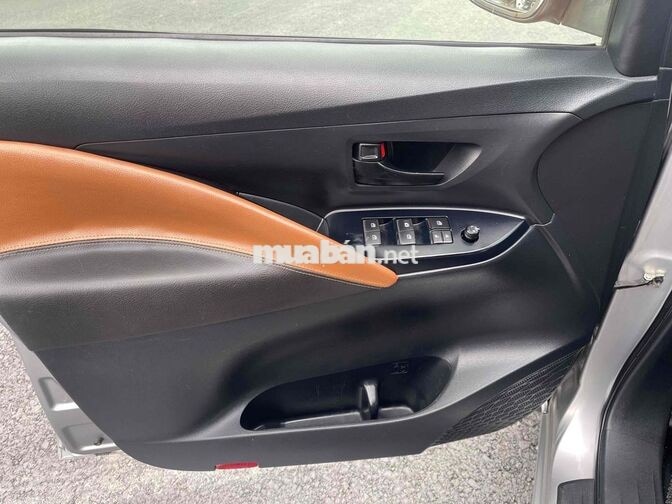 Toyota Innova Số sàn Bạc