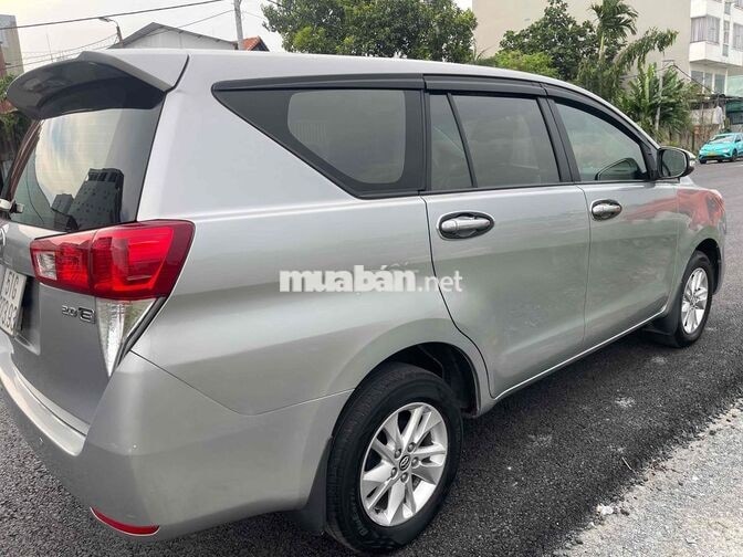 Toyota Innova Số sàn Bạc