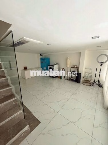 Cho thuê nhà mặt tiền 446 Lê Hồng Phong - 4 Tầng Ngang 5mét kinh doanh