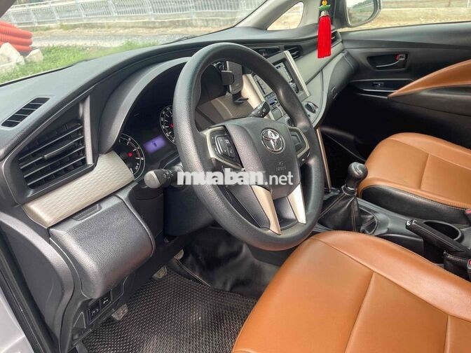 Toyota Innova Số sàn Bạc