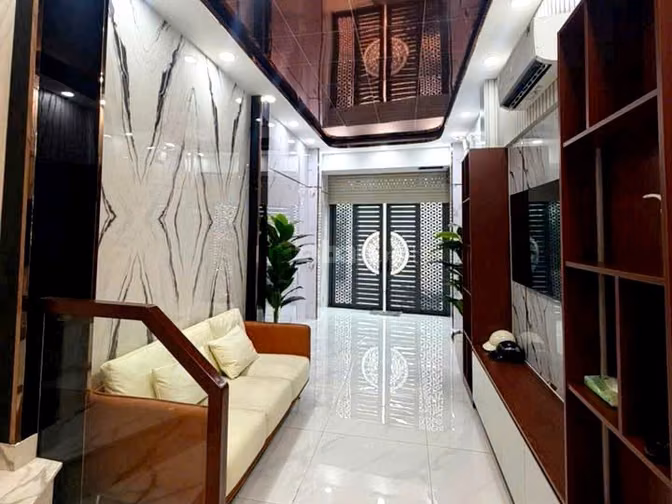 Nhà vuông vức 2 lầu 1 sân thượng hẻm xe hơi Mai Xuân Thưởng