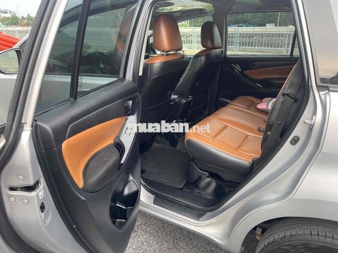 Toyota Innova Số sàn Bạc