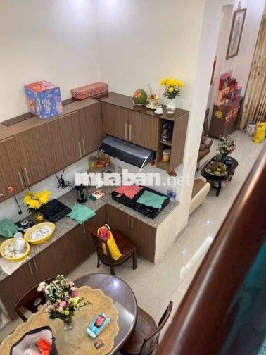 Cho thuê nhà 2 tầng đẹp, đường 49, 45 m2, an ninh, gần chợ Hiệp Bình,