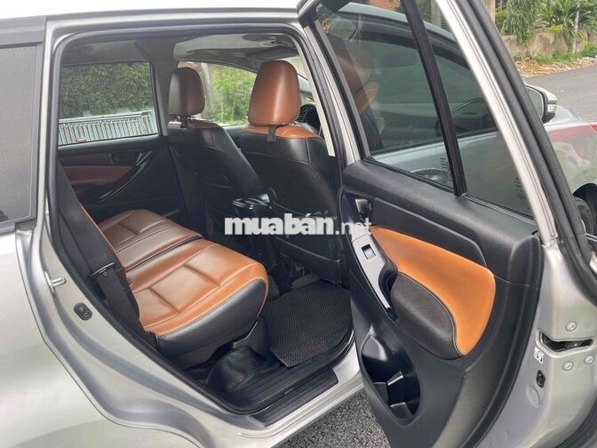 Toyota Innova Số sàn Bạc