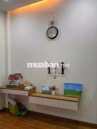 Cho thuê nhà 2 tầng đẹp, đường 49, 45 m2, an ninh, gần chợ Hiệp Bình,