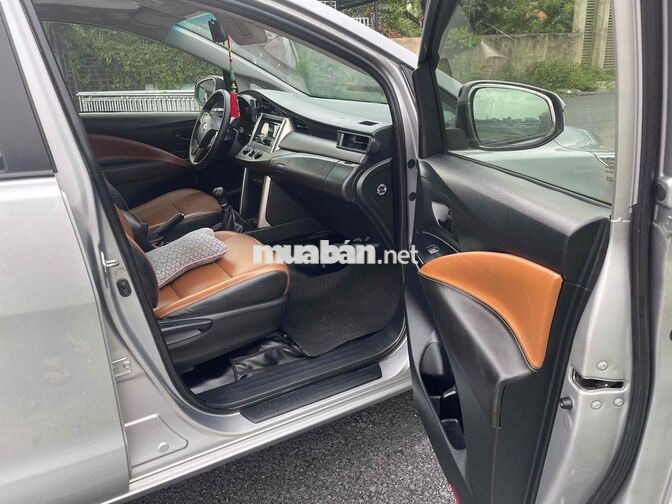 Toyota Innova Số sàn Bạc