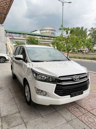 Toyota Innova 2.0E Số sàn Trắng