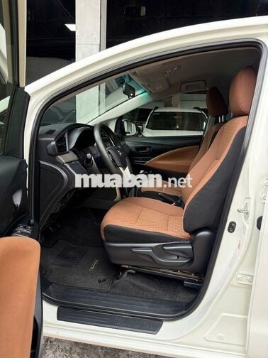 Toyota Innova 2.0E Số sàn Trắng