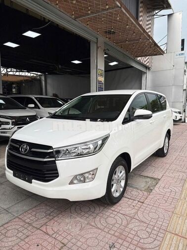 Toyota Innova 2.0E Số sàn Trắng
