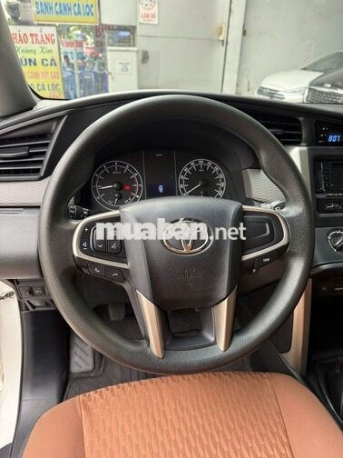 Toyota Innova 2.0E Số sàn Trắng