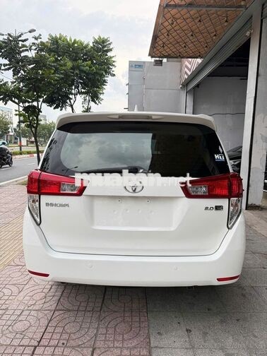 Toyota Innova 2.0E Số sàn Trắng