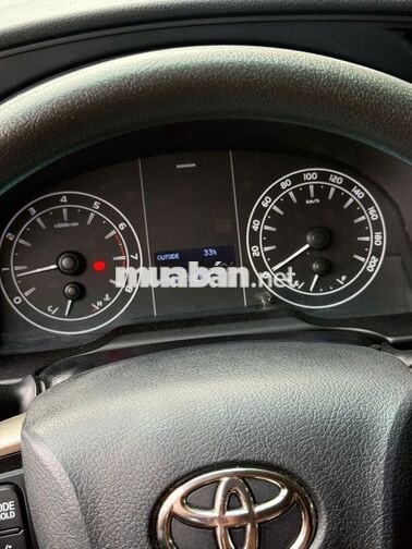 Toyota Innova 2.0E Số sàn Trắng