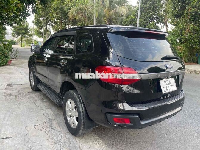 Ford Everest 7 chỗ Số sàn Dầu Việt Nam 2019