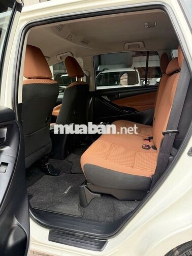 Toyota Innova 2.0E Số sàn Trắng