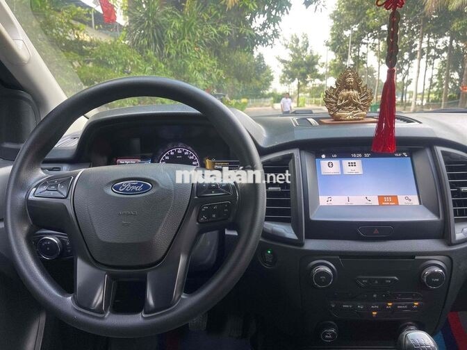 Ford Everest 7 chỗ Số sàn Dầu Việt Nam 2019