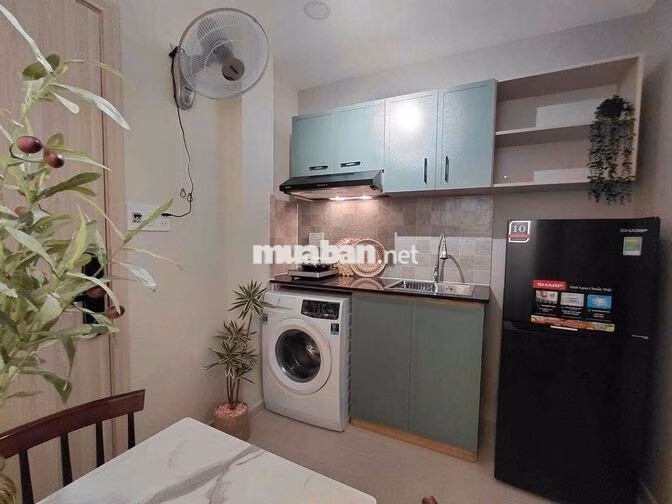 Căn hộ 2pn bancol full nội thất, thang máy, bảo vệ, gần quận 1
