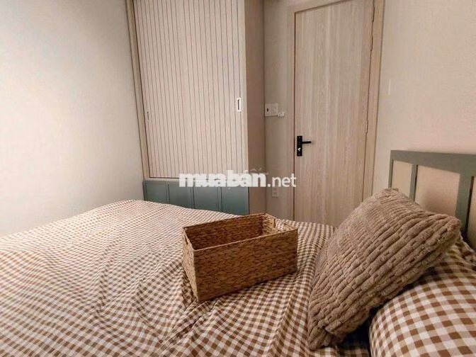 Căn hộ 2pn bancol full nội thất, thang máy, bảo vệ, gần quận 1