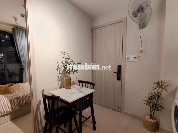 Căn hộ 2pn bancol full nội thất, thang máy, bảo vệ, gần quận 1