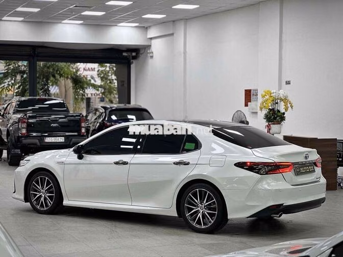 🚘 Toyota Camry 2.5 Hybrid 2022 Trắng Ngọc Trai