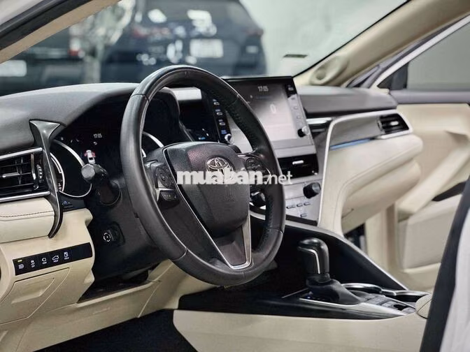 🚘 Toyota Camry 2.5 Hybrid 2022 Trắng Ngọc Trai