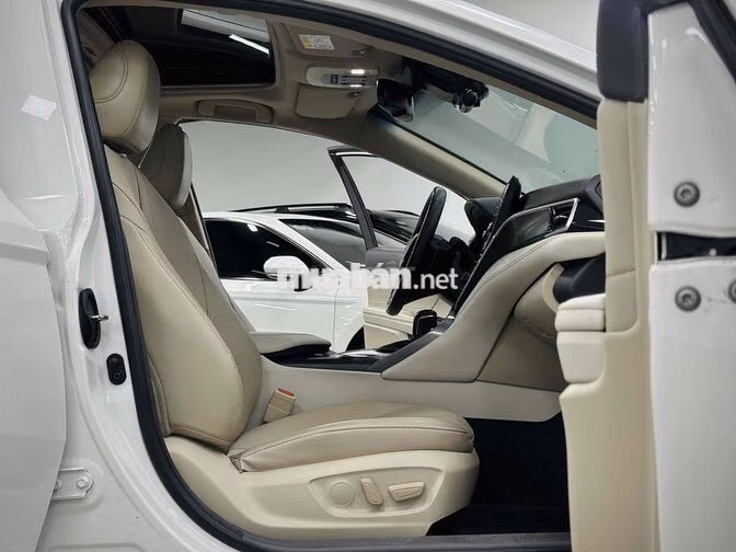 🚘 Toyota Camry 2.5 Hybrid 2022 Trắng Ngọc Trai