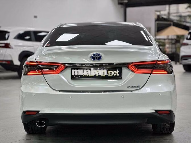 🚘 Toyota Camry 2.5 Hybrid 2022 Trắng Ngọc Trai