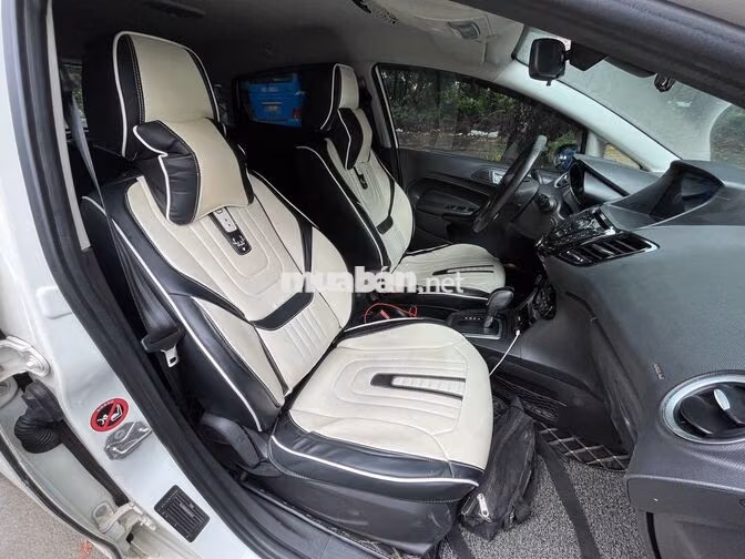 Ford Fiesta hatchback 2016 1.0 full option Trắng