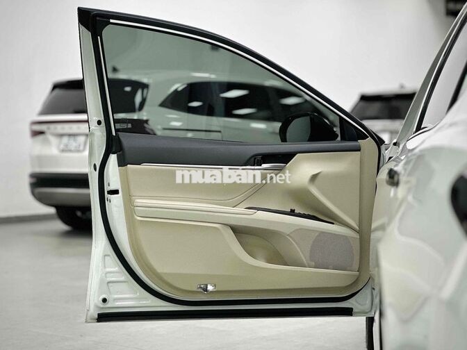 🚘 Toyota Camry 2.5 Hybrid 2022 Trắng Ngọc Trai