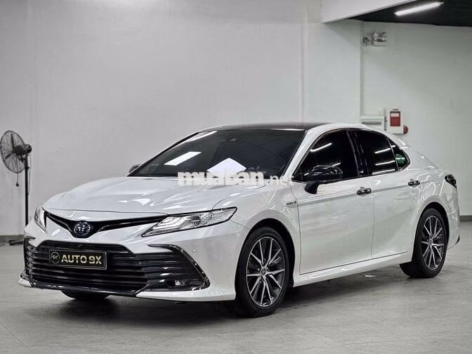 🚘 Toyota Camry 2.5 Hybrid 2022 Trắng Ngọc Trai