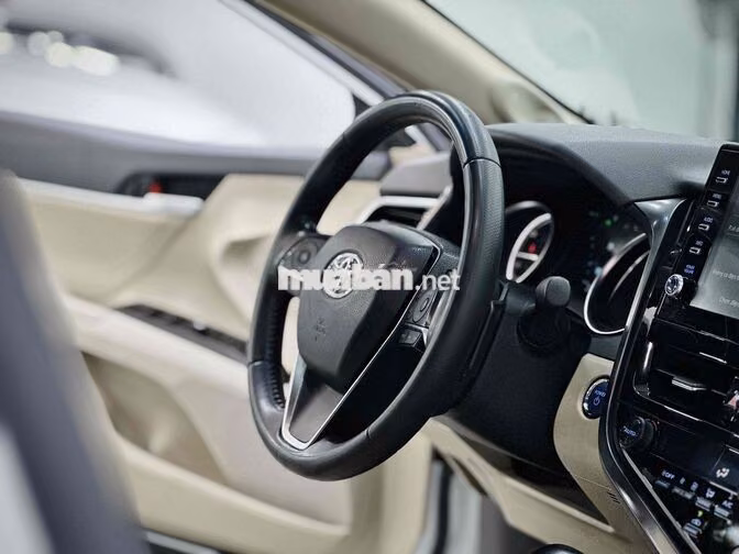 🚘 Toyota Camry 2.5 Hybrid 2022 Trắng Ngọc Trai