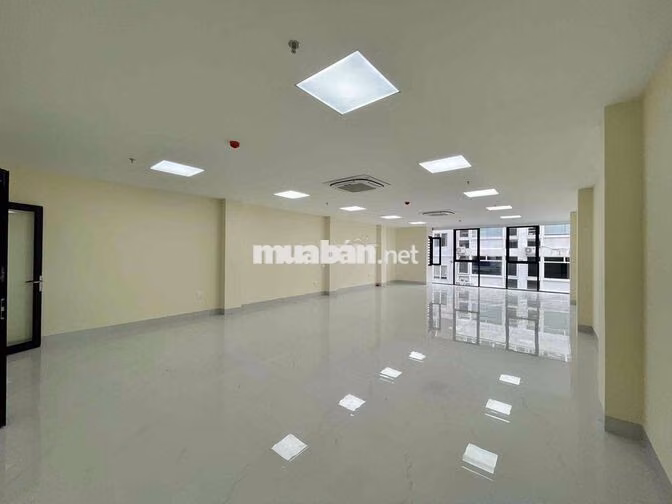 Cho thuê văn phòng tại Hoàng Cầu 115m2 giá chỉ 20t nhà siêu mới