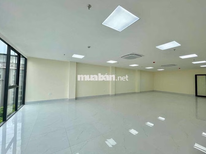 Cho thuê văn phòng tại Hoàng Cầu 115m2 giá chỉ 20t nhà siêu mới