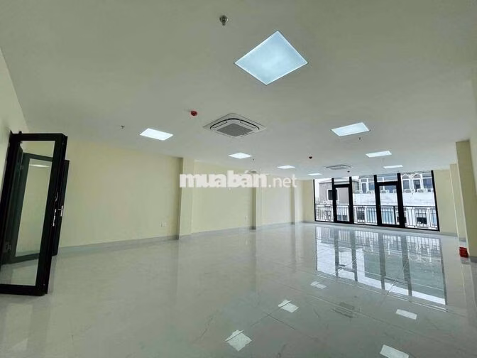 Cho thuê văn phòng tại Hoàng Cầu 115m2 giá chỉ 20t nhà siêu mới