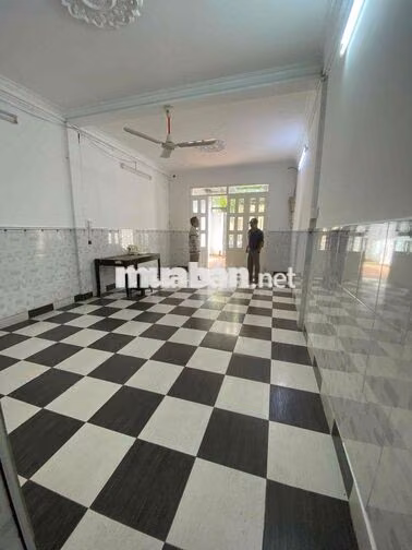 Cho thuê nhà nguyên căn đường số 3 Lữ Gia. DT: 4 x 20m, 2 tầng hẻm 8m.