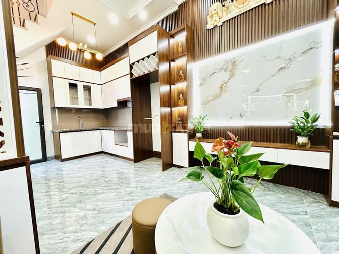 Cho thuê nhà đẹp 32m x 5 tầng gồm 3 ngủ ở gần Phố Vân Đồn - HBT, HN