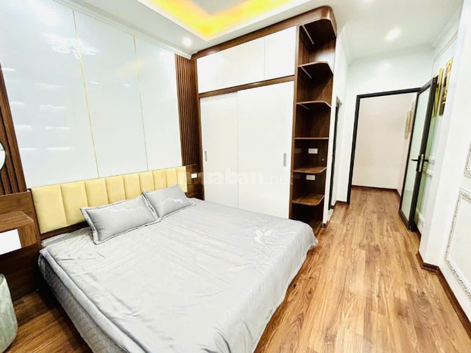 Cho thuê nhà đẹp 32m x 5 tầng gồm 3 ngủ ở gần Phố Vân Đồn - HBT, HN