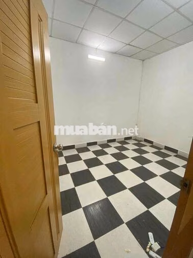Cho thuê nhà nguyên căn đường số 3 Lữ Gia. DT: 4 x 20m, 2 tầng hẻm 8m.