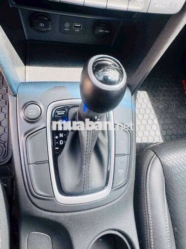 Hyundai Kona 2.0 Đặc biệt Tự động Xăng 79000 km Đỏ
