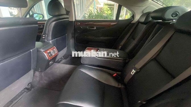 Lexus LS460L Đen Da 5 chỗ