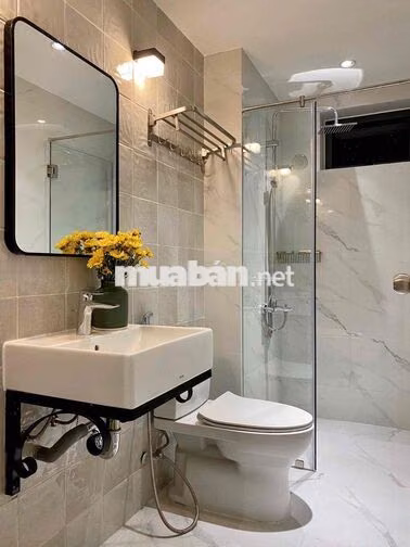 Cho thuê căn hộ Q1 ngay  bùi viện, chợ bến thành full nội thất bancol