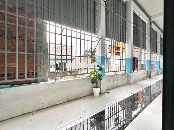Nhà trọ full nội thất ban công gần Chợ đầu mối HM, ĐH Huflit