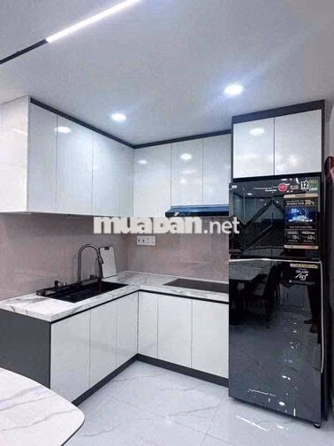 Mặt Tiền Nội Bộ khu ĐỘC LẬP, 3 Tấm, 5 x 18m, 4 Phòng Ngủ, 4 wc, sân Th