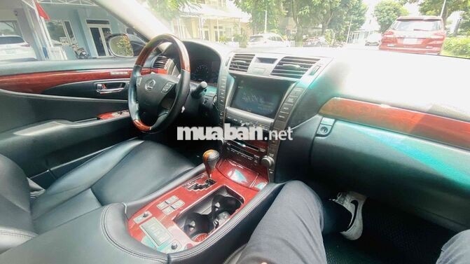 Lexus LS460L Đen Da 5 chỗ