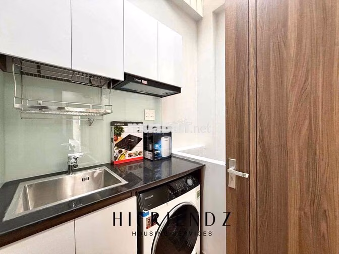 STUDIO TÁCH BẾP FULL NỘI THẤT CAO CẤP GẦN CẦU VƯỢT CÂY GÕ