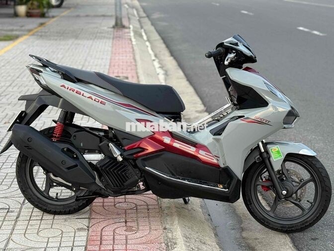 Honda Air Blade 125 2024 Xám đỏ 800km bs 72 9c ký