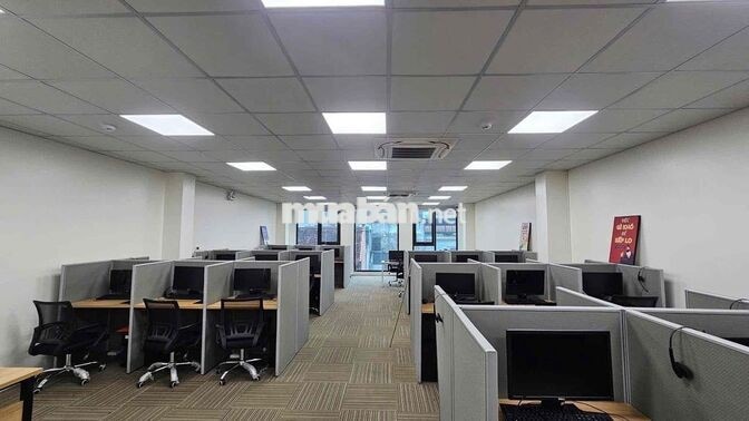 Cho thuê văn phòng tại Huỳnh Thúc Kháng 140m2 giá chỉ 25t full kính