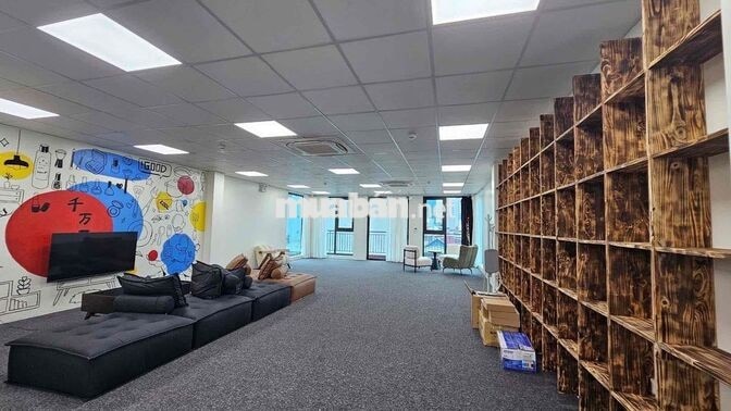 Cho thuê văn phòng tại Huỳnh Thúc Kháng 140m2 giá chỉ 25t full kính