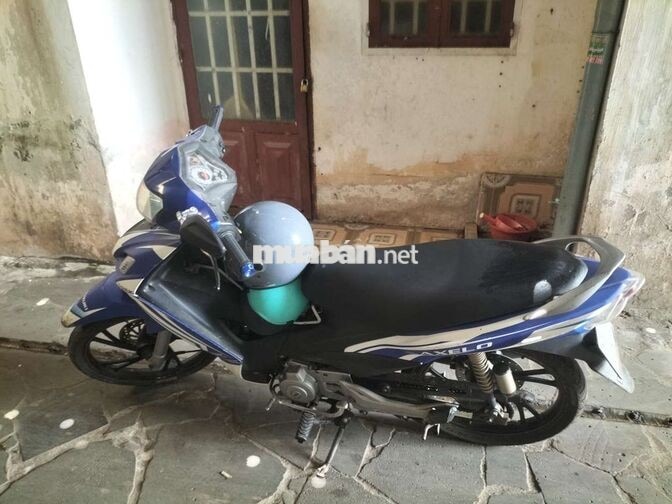 Suzuki Axelo Xanh trắng